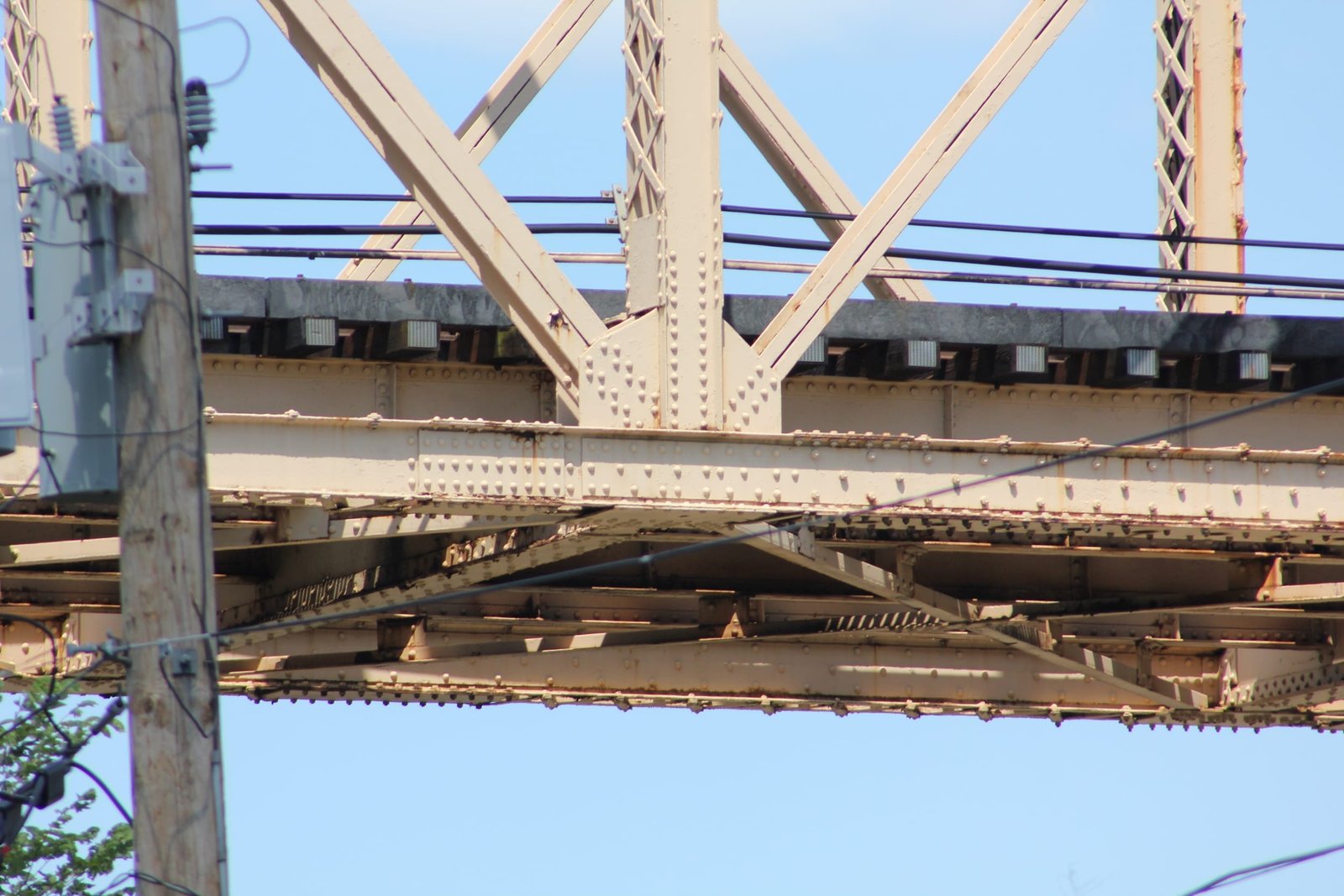 Lower connection
